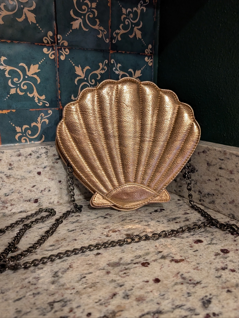 Vintage Gold Shell Purse